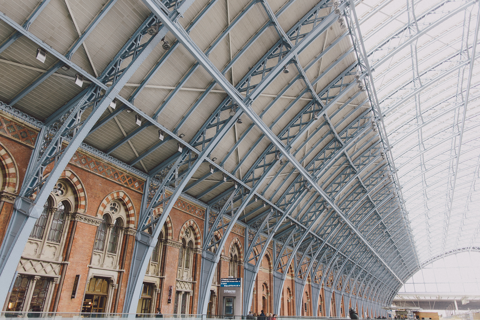 Relaxed Small St Pancras London Wedding Clem + Eric Scuffins Photography 001